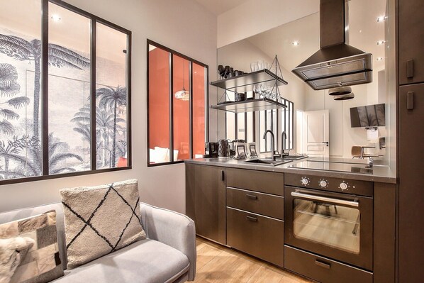 Fridge, microwave, oven, stovetop