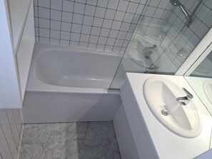 Bathroom - Appartement Duplex, 2 Pièces, 40m² - Saint-cyprien Plage (Saint-Cyprien)