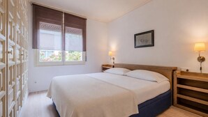 3 bedrooms, iron/ironing board