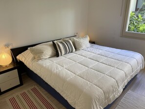 3 chambres, fer et planche à repasser