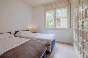 3 bedrooms, iron/ironing board