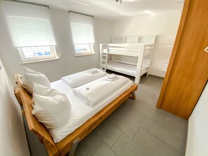 2 Schlafzimmer, Bügeleisen/Bügelbrett, Reisekinderbett, kostenloses WLAN