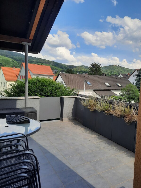 Outdoor dining - Ferienwohnung mit Schlossblick an der Hessischen Bergstrasse (Zwingenberg)