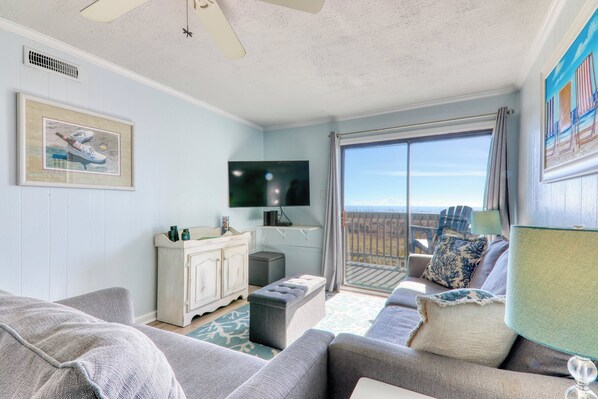 Una televisión, un reproductor de DVD, un reproductor estéreo