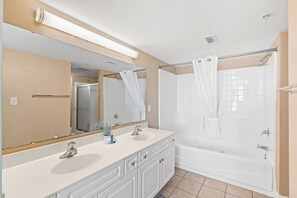Combined shower/tub - Crescent Keyes 602-4BR/3BA Oceanfront condo in Crescent Beach (North Myrtle Beach)