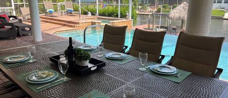 屋外ダイニングエリア