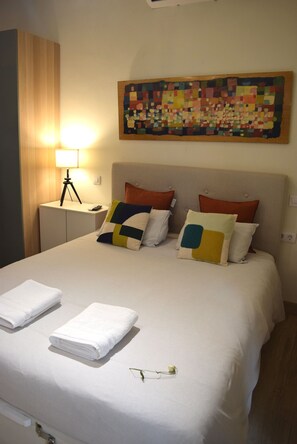 1 bedroom, desk, WiFi, bed sheets
