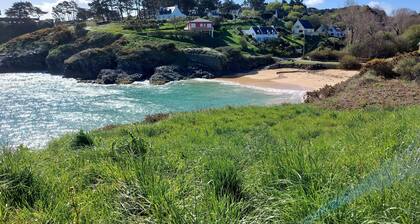 Family home with jacuzzi next to the Gulf of Morbihan