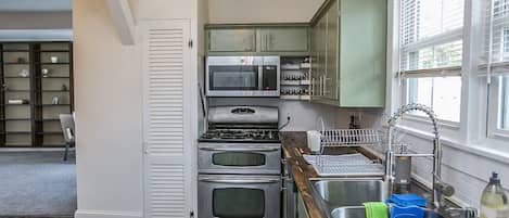 Microwave, dishwasher, coffee/tea maker, cookware/dishes/utensils