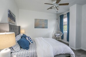 3 habitaciones, tabla de planchar con plancha, wifi y ropa de cama