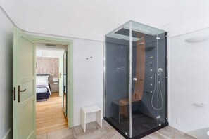 Duschwanne, Whirlpool, Haartrockner, Bidet