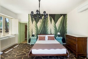 4 habitaciones, tabla de planchar con plancha y cuna de viaje 