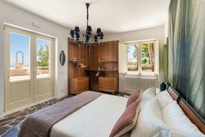 4 bedrooms, iron/ironing board, travel cot, free WiFi