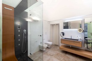 Duschwanne, Whirlpool, Haartrockner, Bidet