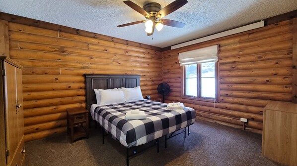 5 bedrooms, iron/ironing board, free WiFi, bed sheets