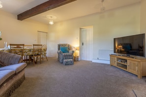TV, fireplace, books - Ennerdale,  ideal for groups & large families, 
In Lake District National Park (Cleator)