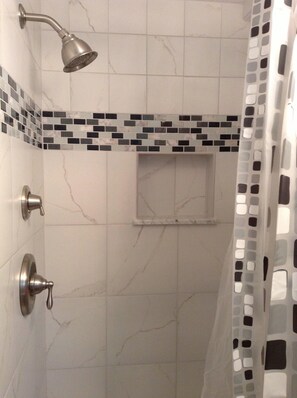 Shower, eco-friendly toiletries, hair dryer, towels - Coastal Maine Cottage with a Touch of Ireland. Perfect for one or two travelers  (Seal Cove)