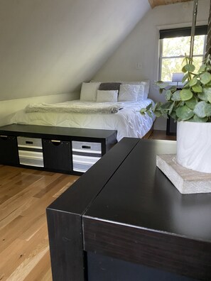 1 bedroom, in-room safe, desk, iron/ironing board