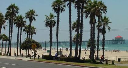 HEATED POOL & JACUZZI, QUIET, AIRY SPA LIKE BACKYARD, NEAR NEWPORT BEACH