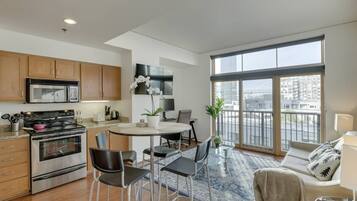 50-inch Smart TV with digital channels, TV, Netflix