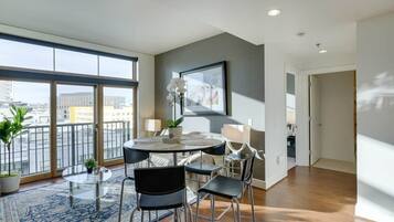 50-inch Smart TV with digital channels, TV, Netflix