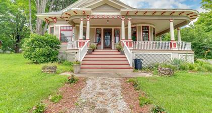 Spacious Victorian Home With Mountain Views And Lots Of Fun Extras!! by RedAwning