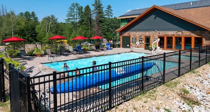Year Round Luxury Slopeside Mountain Retreat @ Cranmore, North Conway