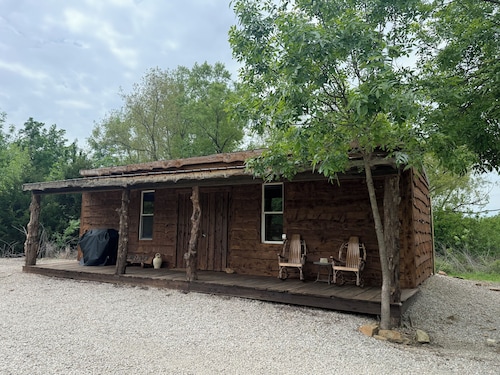 Sunflower Cabin - Peaceful Stay w/ Fire Pits & Kayaks