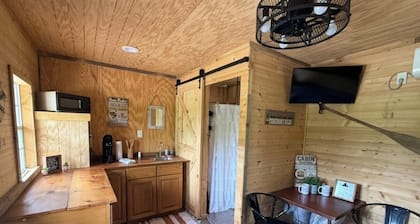 Meadowlark Cabin - Quiet Nature Escape w/ Creek & 150 Acres