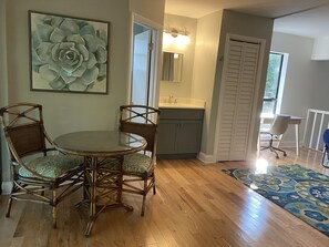 Interior - Wakulla River Retreat - a nature lover’s paradise (Crawfordville)