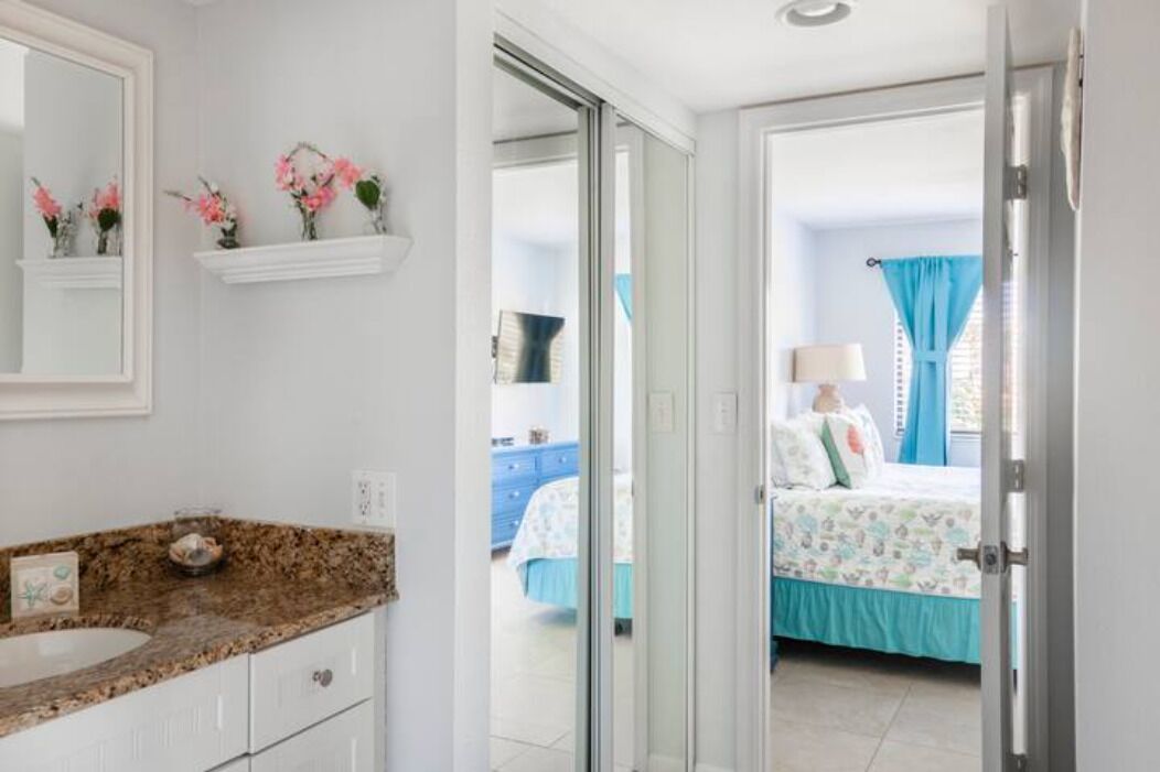 1 bedroom, desk, iron/ironing board, WiFi