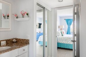 1 bedroom, desk, iron/ironing board, WiFi