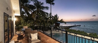 "Casa Azul Villa"  - Beautiful Spacious Home with Private Pool, Dock, kayaks