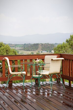 Outdoor dining - Private Haven+5 Acres+Sprawling Yards+Spectacular Waterfall Koi Pond!  3BR/2Bath (Bayfield)