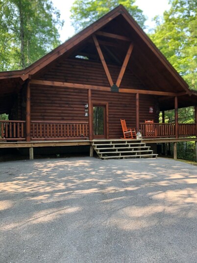 Eagles Ridge    3 bedroom cabin near Big South Fork