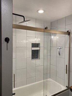 Combined shower/tub, hair dryer, towels, soap
