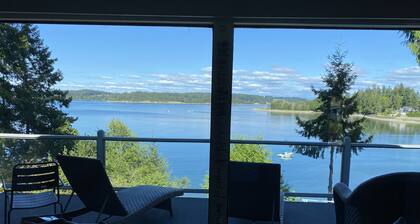 Family friendly, dog friendly, waterfront beach house