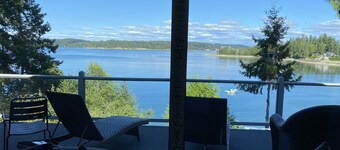 Family friendly, dog friendly, waterfront beach house