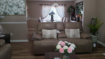 Smart TV, fireplace, computer monitors