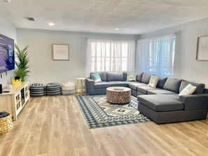 TV, offices - 2min Walk To The Beach⛱ Private Heated Pool/SPA ⛱  Zula Siesta Beach House (South Padre Island)