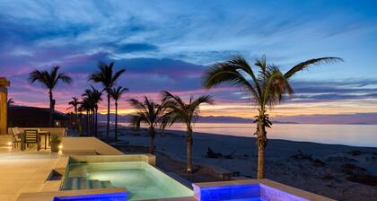 Beautiful New Beachfront home near Costa Palmas (Four Seasons) on the Eastcape