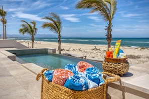 Beach nearby, sun loungers, beach towels