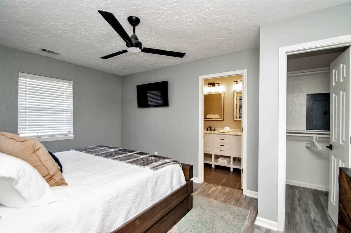 5 habitaciones, tabla de planchar con plancha, cuna de viaje y wifi 