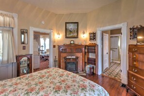 1 dormitorio, tabla de planchar con plancha, wifi y ropa de cama