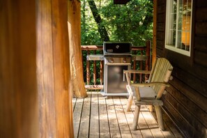 Property grounds - Halfmoon Cottage I Nature Escape I Hot Tub I Pets (Ucluelet)
