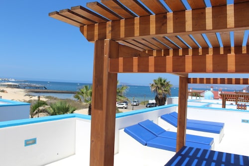 Privilege Bay- Villa Delhi-sea view and natural park view. Beach front location.