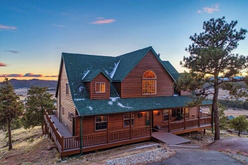 Mountain Top Luxury Lodge with Stunning Views