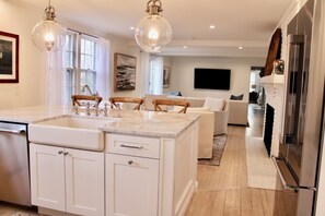 Interior - Beautiful Classic Cape Cod Retreat (Barnstable)