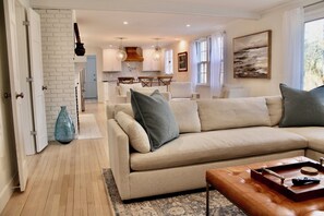 Smart TV - Beautiful Classic Cape Cod Retreat (Barnstable)