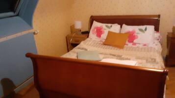4 bedrooms, iron/ironing board, travel crib, free WiFi